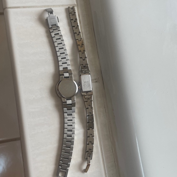 Silver and Gold Seiko Two-Tone Watches - Picture 7 of 7